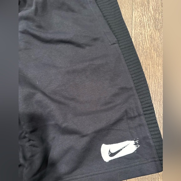 Nike Shorts - Picture 3 of 4